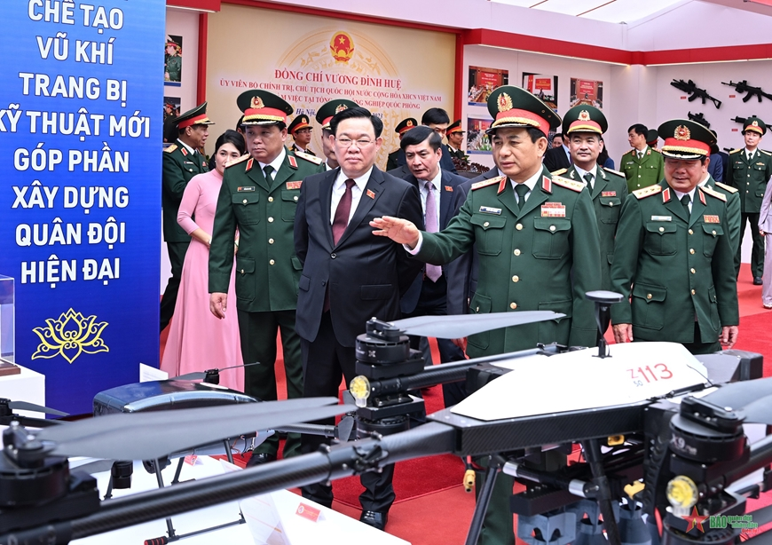 Chủ tịch Quốc hội Vương Đình Huệ thăm, làm việc với Tổng cục Công nghiệp Quốc phòng